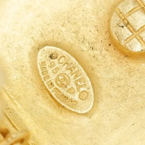 CHANEL CC Logos Heart Clip-On Earrings Gold Tone 95P Auth w/Box w10904